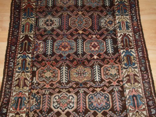ANTIQUE RUNNER BY THE LURI TRIBE REPEAT SHIELD DESIGN CIRCA 1900 - ADDITIONAL PHOTO 5