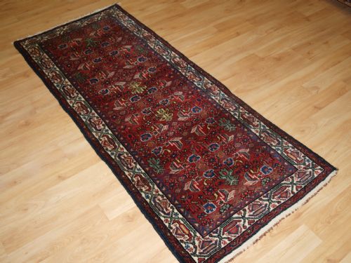 fig 1. OLD SARABENT VILLAGE RUNNER, SCARCE SMALL SIZE, CIRCA 1920/30.
