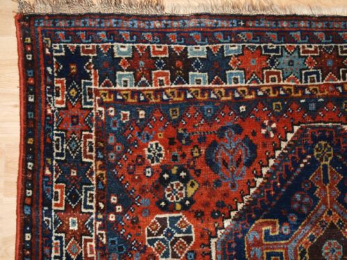 fig 1. OLD KHAMSEH SHIRAZ RUG, CIRCA 1920.