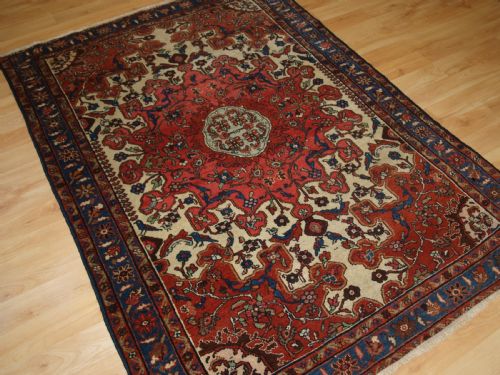 fig 1. ANTIQUE TAFRESH VILLAGE RUG OF CLASSIC DESIGN, CIRCA 1900.