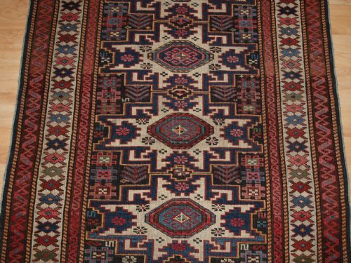 ANTIQUE EAST CAUCASIAN RUG WITH LESGHI STAR DESIGN SMALL SIZE CIRCA 1900 - ADDITIONAL PHOTO 4