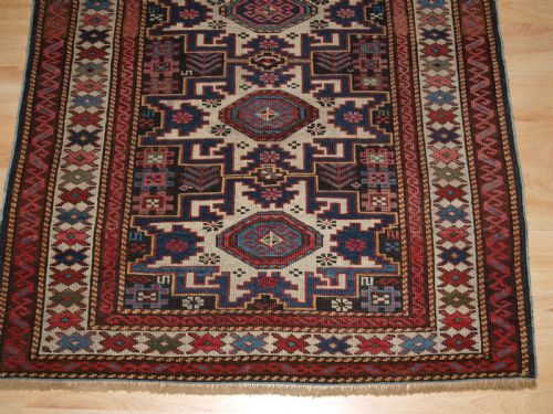 ANTIQUE EAST CAUCASIAN RUG WITH LESGHI STAR DESIGN SMALL SIZE CIRCA 1900 - ADDITIONAL PHOTO 5
