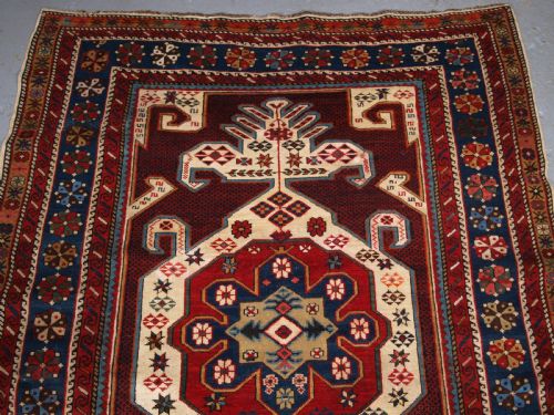 ANTIQUE CAUCASIAN SHIRVAN RUG WITH GYMYL MEDALLION DESIGN CIRCA 1900 - ADDITIONAL PHOTO 2