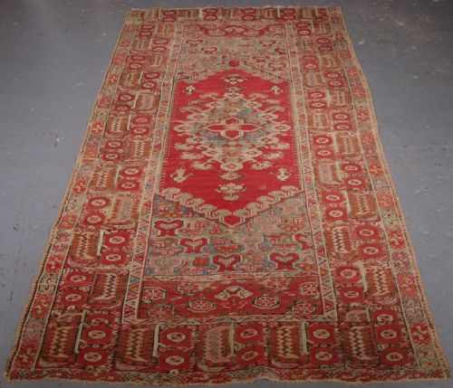 Antique Turkish Ghiordes Rug, Soft Colours, Late 18th / Early 19th Century.