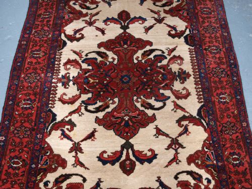 ANTIQUE TAFRESH VILLAGE RUG OF CLASSIC DESIGN WITH 21 BIRDS CIRCA 1920 - ADDITIONAL PHOTO 3