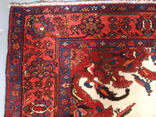ANTIQUE TAFRESH VILLAGE RUG OF CLASSIC DESIGN WITH 21 BIRDS CIRCA 1920 - ADDITIONAL PHOTO 5