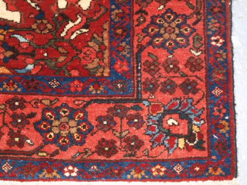ANTIQUE TAFRESH VILLAGE RUG OF CLASSIC DESIGN WITH 21 BIRDS CIRCA 1920 - ADDITIONAL PHOTO 9