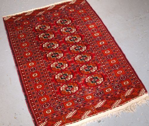 fig 1. ANTIQUE TEKKE TURKMEN RUG OF SMALL SIZE, CIRCA 1900.