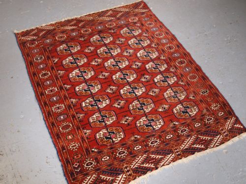 fig 1. ANTIQUE TEKKE TURKMEN RUG OF SMALL SQUARE SIZE, CIRCA 1900.