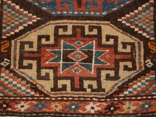 ANTIQUE KURDISH RUNNER WITH MEMLING GUL DESIGN CIRCA 1900 - ADDITIONAL PHOTO 8
