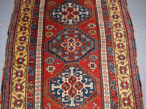 ANTIQUE SOUTH CAUCASIAN KARABAGH REGION LONG RUG OUTSTANDING COLOUR AND CONDITION CIRCA 1880 - ADDITIONAL PHOTO 3