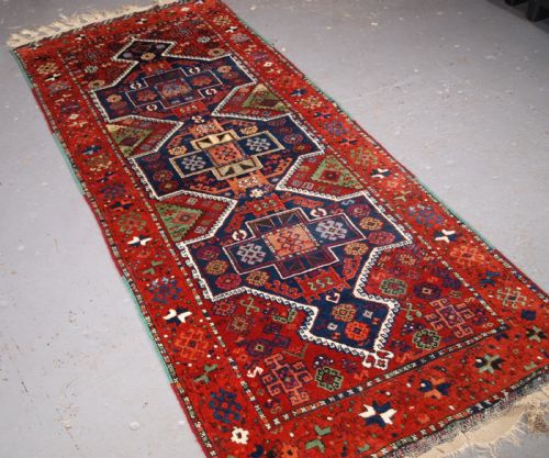 ANTIQUE TURKISH YURUK LONG RUG THREEMEDALLION DESIGN CIRCA 1900 - ADDITIONAL PHOTO 1