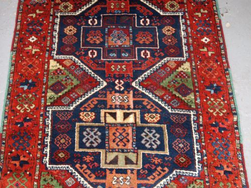 ANTIQUE TURKISH YURUK LONG RUG THREEMEDALLION DESIGN CIRCA 1900 - ADDITIONAL PHOTO 3