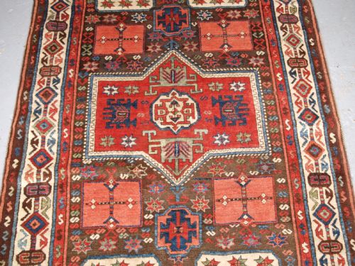 ANTIQUE TURKISH ANTEP RUG OF VERY SCARCE DESIGN SOUTH EAST ANATOLIA CIRCA 1870 - ADDITIONAL PHOTO 3