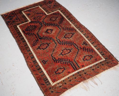 fig 1. ANTIQUE BALUCH PRAYER RUG WITH LARGE LATTICE DESIGN, CIRCA 1900.