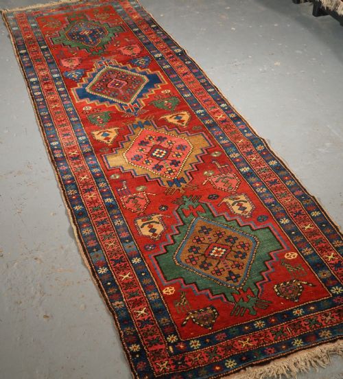 ANTIQUE HERIZ RUNNER WITH BOLD MEDALLION DESIGN CIRCA 190020 - ADDITIONAL PHOTO 1