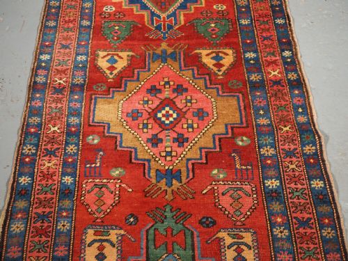 ANTIQUE HERIZ RUNNER WITH BOLD MEDALLION DESIGN CIRCA 190020 - ADDITIONAL PHOTO 3