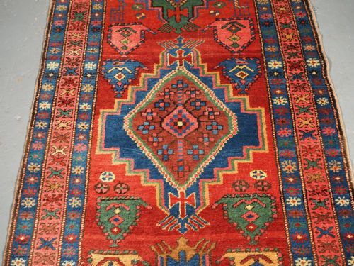 ANTIQUE HERIZ RUNNER WITH BOLD MEDALLION DESIGN CIRCA 190020 - ADDITIONAL PHOTO 4