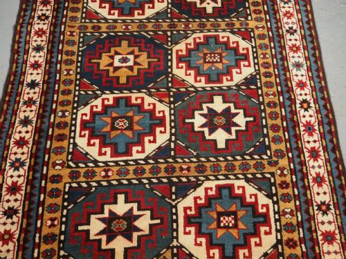 ANTIQUE CAUCASIAN MOGHAN KAZAK LONG RUG MEMLING GULS CIRCA 1890 - ADDITIONAL PHOTO 4