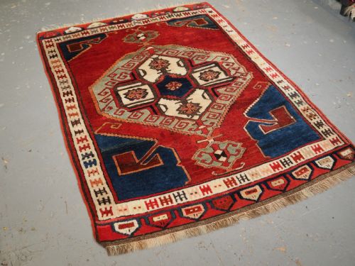 fig 1. ANTIQUE TURKISH KARAPINAR RUG, CLASSIC DESIGN, 19TH CENTURY.
