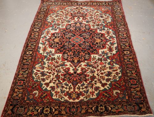Antique Sarouk Rug, Beautiful Floral Spray Design, Circa 1900/20.