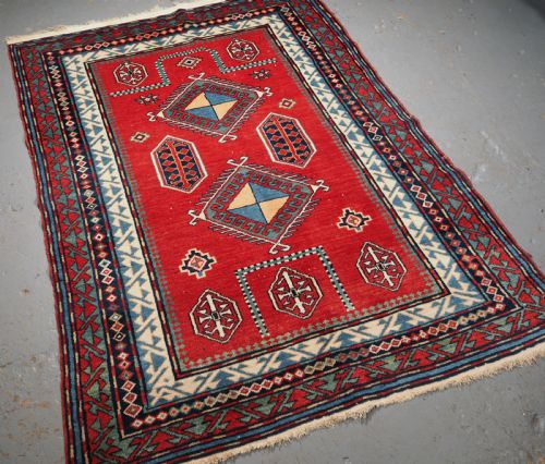 fig 1. OLD CAUCASIAN ARMENIAN ERIVAN RUG, BORDJALOU KAZAK DESIGN, CIRCA 1920.