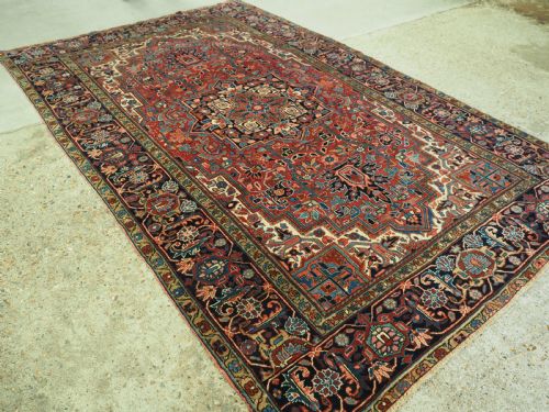 Antique Heriz Carpet, Traditional Design, Small Room Size, Circa 1920.