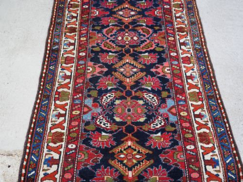 ANTIQUE HAMADAN RUNNER COUNTRY HOUSE STYLE CIRCA 1920 - ADDITIONAL PHOTO 3