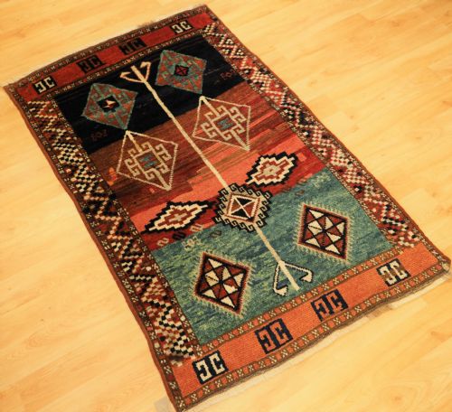 ANTIQUE TURKISH YURUK RUG OF SMLL SIZE AND CHARMING DESIGN CIRCA 1900 - ADDITIONAL PHOTO 1
