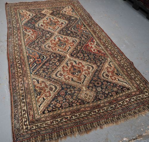 ANTIQUE TRIBAL QASHQAI RUG TRIPLE MEDALLION WITH SOFT COLOURS CIRCA 1880 - ADDITIONAL PHOTO 1
