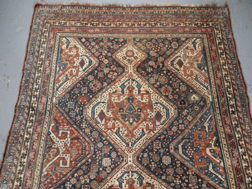 ANTIQUE TRIBAL QASHQAI RUG TRIPLE MEDALLION WITH SOFT COLOURS CIRCA 1880 - ADDITIONAL PHOTO 2