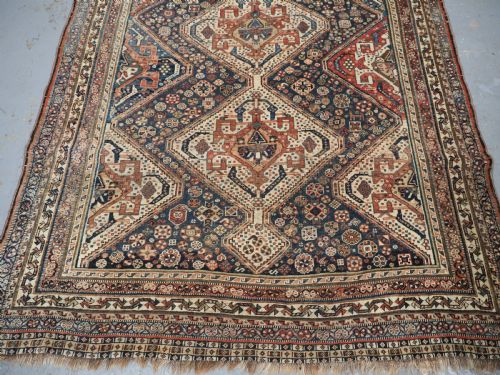 ANTIQUE TRIBAL QASHQAI RUG TRIPLE MEDALLION WITH SOFT COLOURS CIRCA 1880 - ADDITIONAL PHOTO 5