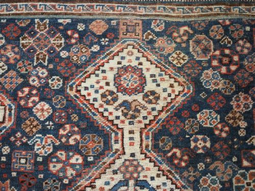 ANTIQUE TRIBAL QASHQAI RUG TRIPLE MEDALLION WITH SOFT COLOURS CIRCA 1880 - ADDITIONAL PHOTO 9
