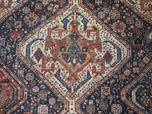 ANTIQUE TRIBAL QASHQAI RUG TRIPLE MEDALLION WITH SOFT COLOURS CIRCA 1880 - ADDITIONAL PHOTO 11