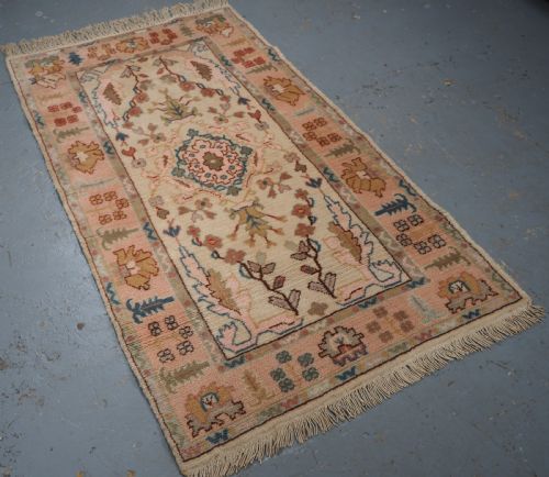 ANTIQUE TURKISH KULA OUSHAK RUG SOFT PASTEL COLOURS CIRCA 1900 - ADDITIONAL PHOTO 1