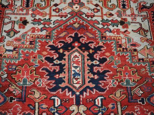 ANTIQUE HERIZ CARPET WITH LARGE MEDALLION DESIGN SUPERB COLOURS CIRCA 1900 - ADDITIONAL PHOTO 7