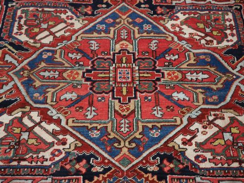 ANTIQUE HERIZ CARPET WITH LARGE MEDALLION DESIGN SUPERB COLOURS CIRCA 1900 - ADDITIONAL PHOTO 8