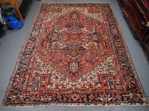 ANTIQUE HERIZ CARPET WITH LARGE MEDALLION DESIGN SUPERB COLOURS CIRCA 1900 - ADDITIONAL PHOTO 13