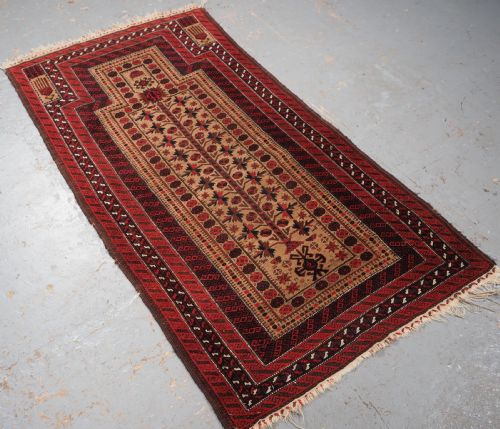 ANTIQUE BALUCH PRAYER RUG WITH UNUSUAL HUMAN FIGURE CIRCA 1880 - ADDITIONAL PHOTO 1