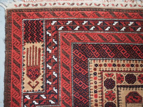 ANTIQUE BALUCH PRAYER RUG WITH UNUSUAL HUMAN FIGURE CIRCA 1880 - ADDITIONAL PHOTO 5