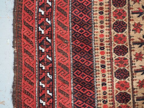 ANTIQUE BALUCH PRAYER RUG WITH UNUSUAL HUMAN FIGURE CIRCA 1880 - ADDITIONAL PHOTO 6