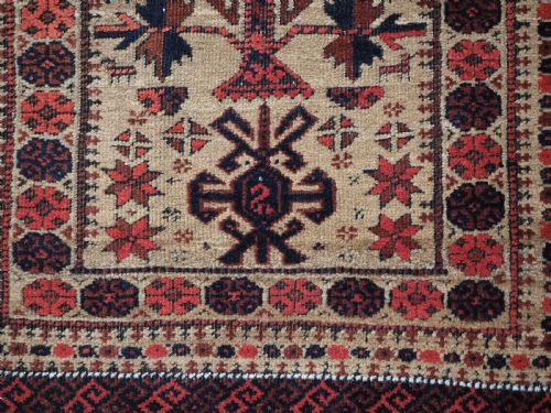ANTIQUE BALUCH PRAYER RUG WITH UNUSUAL HUMAN FIGURE CIRCA 1880 - ADDITIONAL PHOTO 11