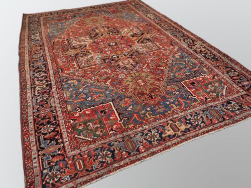 ANTIQUE HERIZ CARPET WITH OUTSTANDING COLOUR CIRCA 1900 - ADDITIONAL PHOTO 1