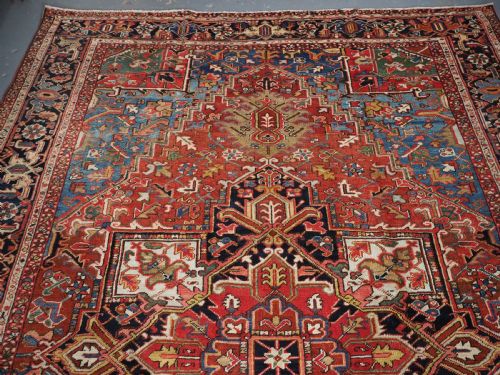ANTIQUE HERIZ CARPET WITH OUTSTANDING COLOUR CIRCA 1900 - ADDITIONAL PHOTO 3