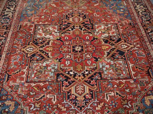 ANTIQUE HERIZ CARPET WITH OUTSTANDING COLOUR CIRCA 1900 - ADDITIONAL PHOTO 4