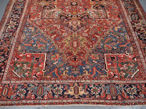ANTIQUE HERIZ CARPET WITH OUTSTANDING COLOUR CIRCA 1900 - ADDITIONAL PHOTO 5