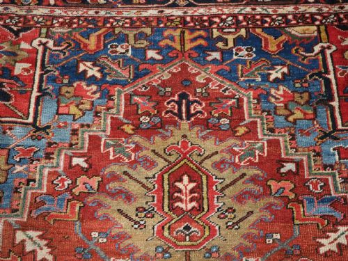 ANTIQUE HERIZ CARPET WITH OUTSTANDING COLOUR CIRCA 1900 - ADDITIONAL PHOTO 9