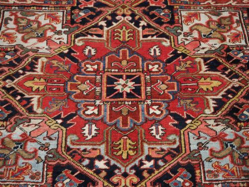ANTIQUE HERIZ CARPET WITH OUTSTANDING COLOUR CIRCA 1900 - ADDITIONAL PHOTO 12