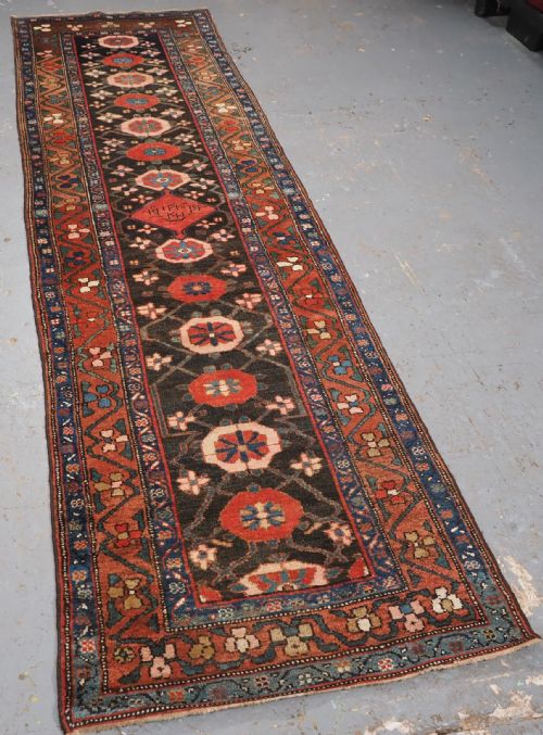fig 1. ANTIQUE NARROW RUNNER WITH MINA KHANI DESIGN, HAMADAN REGION, CIRCA 1900.