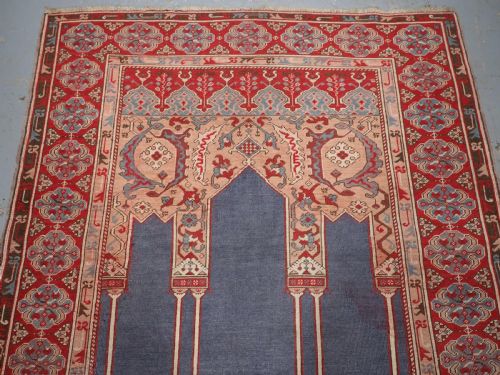 ANTIQUE 'TRANSYLVANIAN' COLUMN PRAYER RUG PROBABLY BY TUDUC CIRCA 1920 - ADDITIONAL PHOTO 2